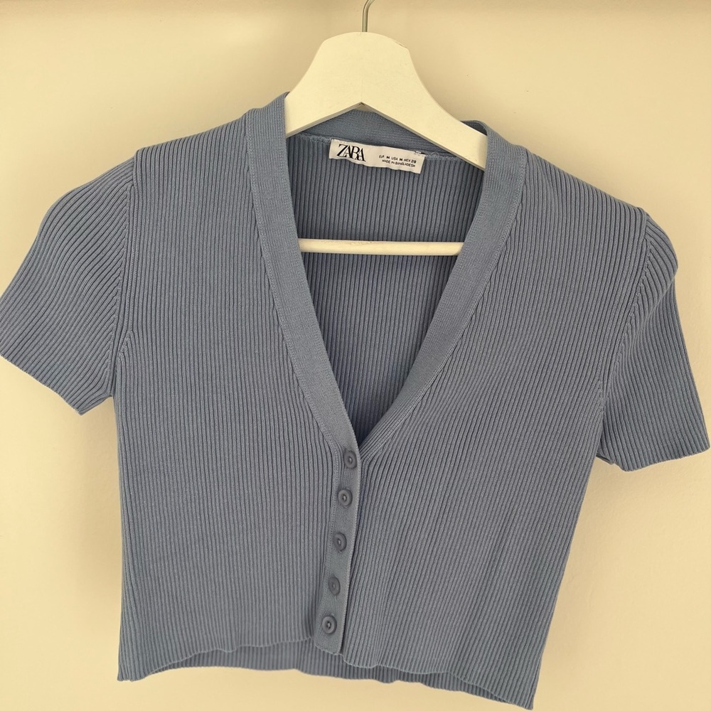 Zara Gray Ribbed Button-Down V-Neck Top